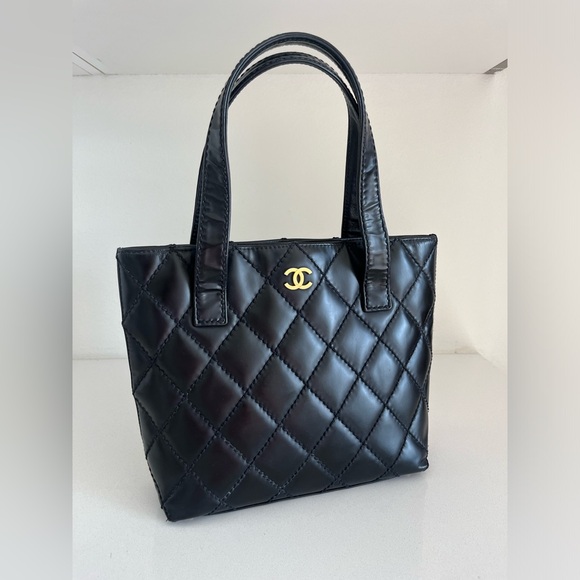 CHANEL Handbags - Chanel Vintage tote bag Authenic